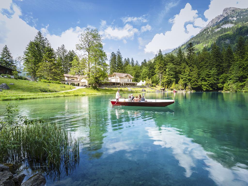 بحيرة بلوسي سويسرا