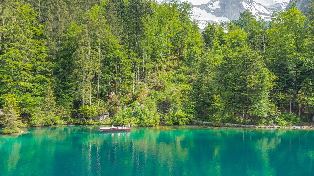 اشهر 14 نشاط في بحيرة بلوسي سويسرا