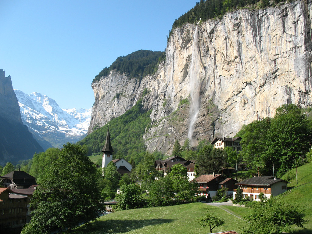 صورة لمنطقة وادي لوتربيرن الرائع في سويسرا