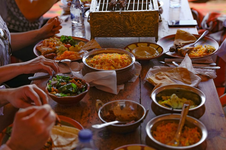 عشاء الشِواء في رحلة سفاري
