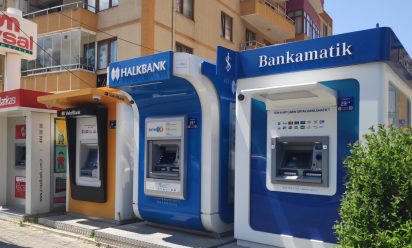 الحد اليومي للسحب من الصرافات من تركيا