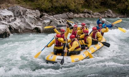 القارب المطاطي في نهر نرتيفا