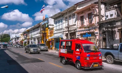سائق توك توك في بوكيت