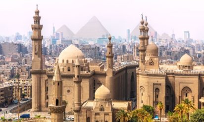 كم تكلفة السفر الى مصر لمدة أيام بالدولار؟