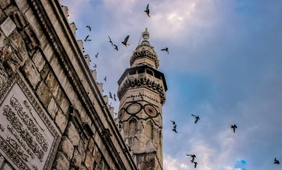 كم المسافة بين دمشق وعمان ؟