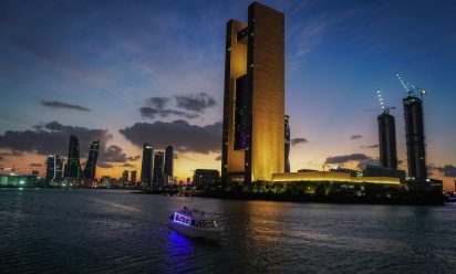 هل استطيع ترك سيارتي بالبحرين والسفر بدونها ؟