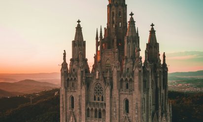 ما هى اقرب بلد اوروبى لبرشلونه للسفر