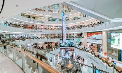 ويش أقرب مول لمطار جدة؟