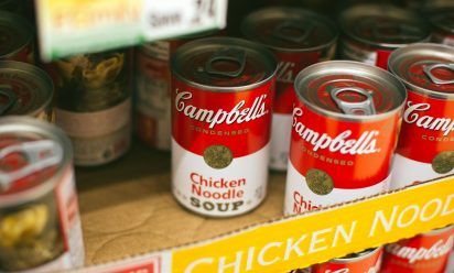 اقدر اخذ معلبات في شنطة السفر الى فرانكفورت؟