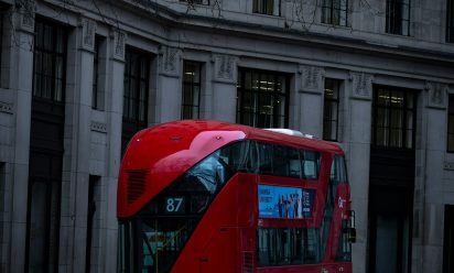 شرح مبسط عن الباصات الحمراء بلندن