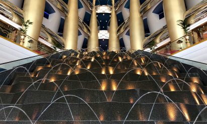 هل يوجد شقق او فنادق فى منطقه السلع