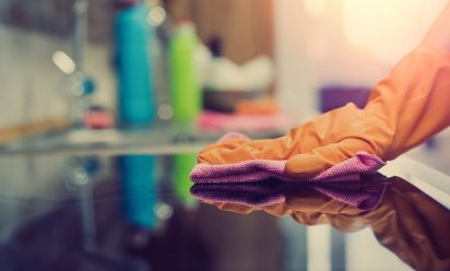 اريد الذهاب الى العمرة ومعي خادمة مسيحية