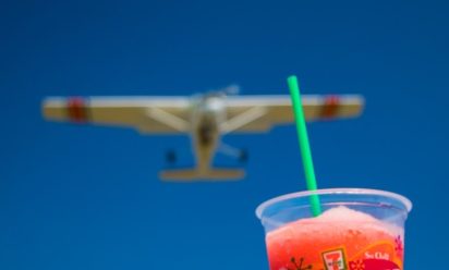 ماذا عن شحن المشروبات الغازيه في الطياره؟