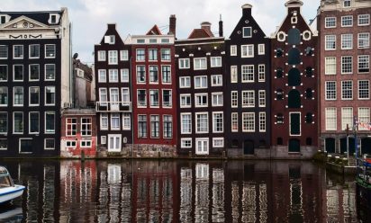 المناطق القريبه من امستردام